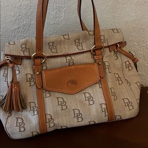 Dooney & bourke bag